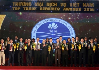 Tổng Công ty 28 và chủ tịch kiêm Tổng giám đốc Nguyễn Văn Hùng cùng 102 doanh nghiệp, doanh nhân trên cả nước được trao giải Thương mại dịch vụ xuất sắc năm 2016
