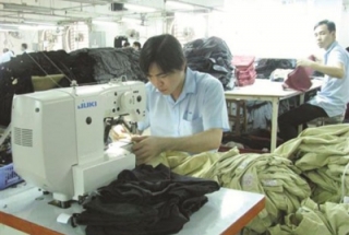 Textile enterprises shift to ... fashion uniforms