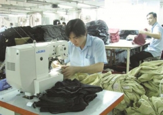 Textile enterprises shift to ... fashion uniforms